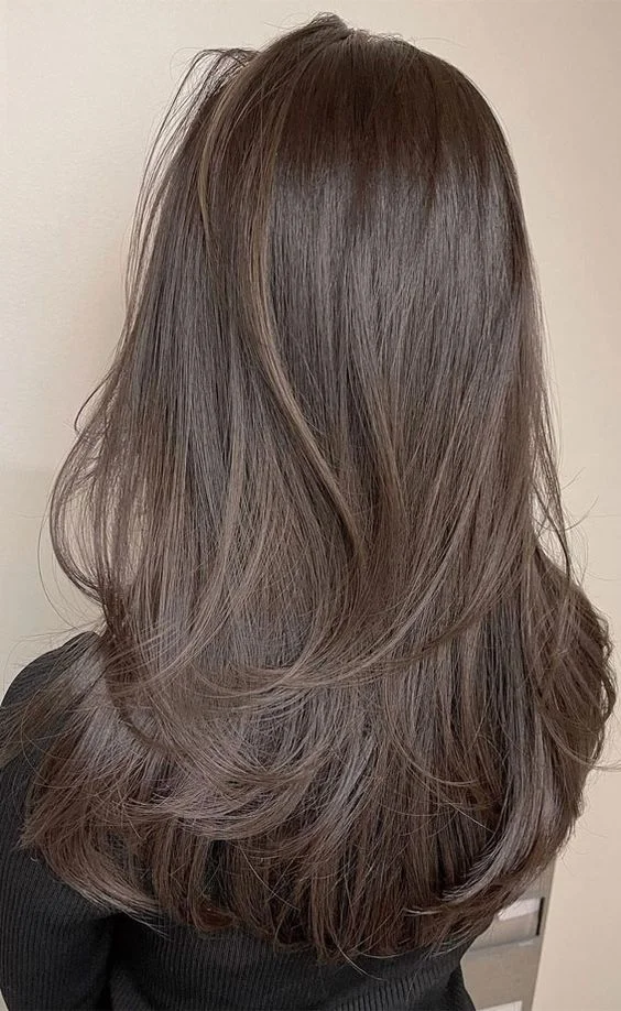 Professional stylists in Qatar doing amazing hairstyles for brunettes