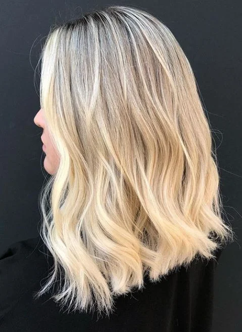 Professional stylists doing the perfect highlights in Qatar.